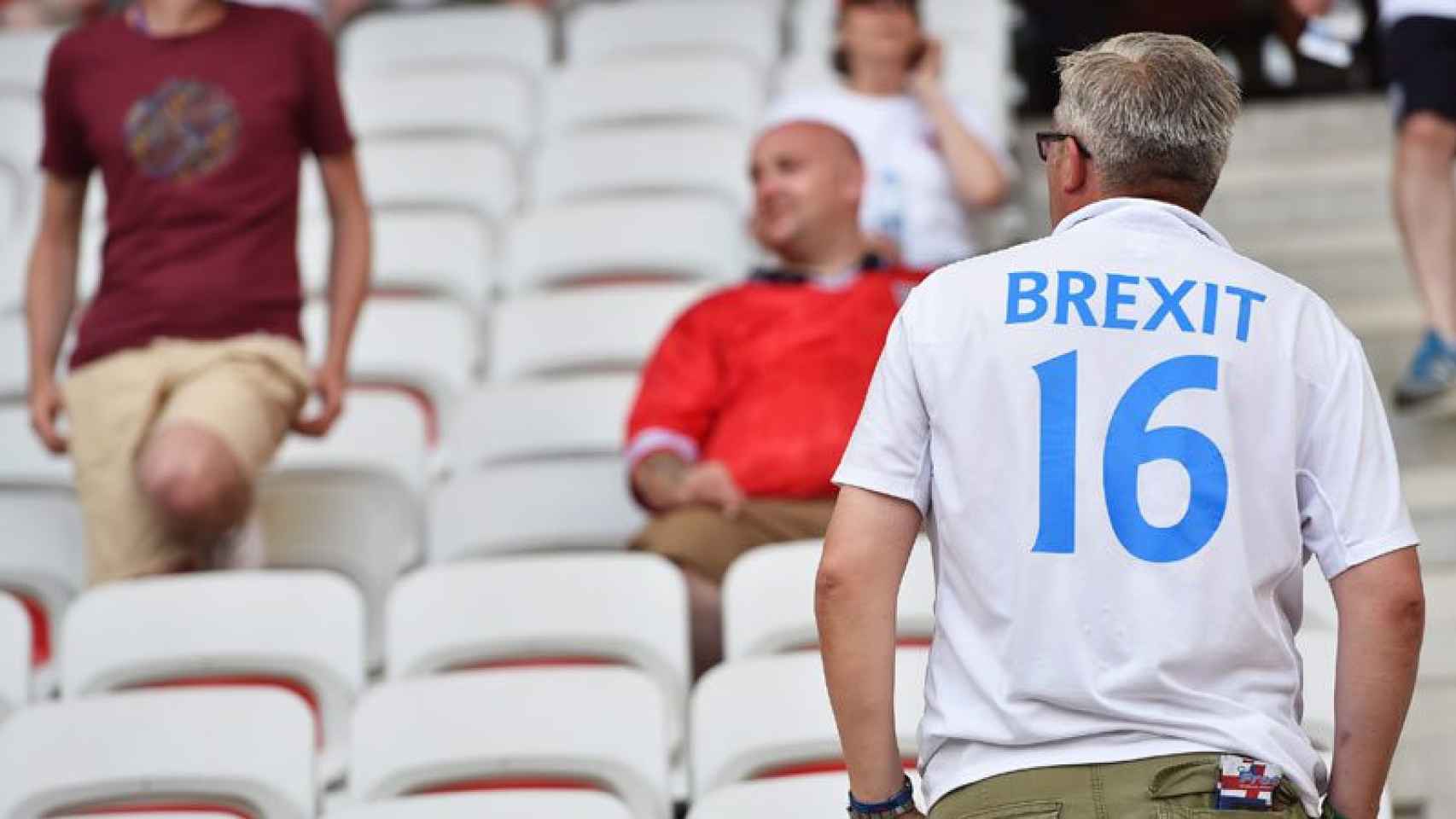Un aficionado inglés con una camiseta del 'Brexit' en la Euro 2016.
