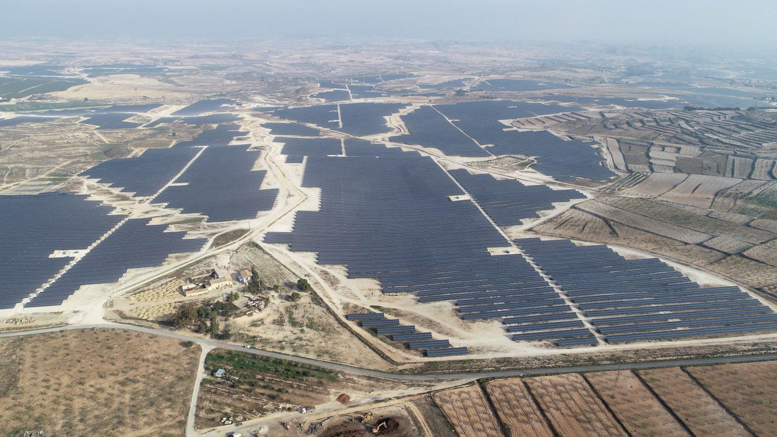 Planta fotovoltaica en Mula (Murcia) / GRUPO COBRA