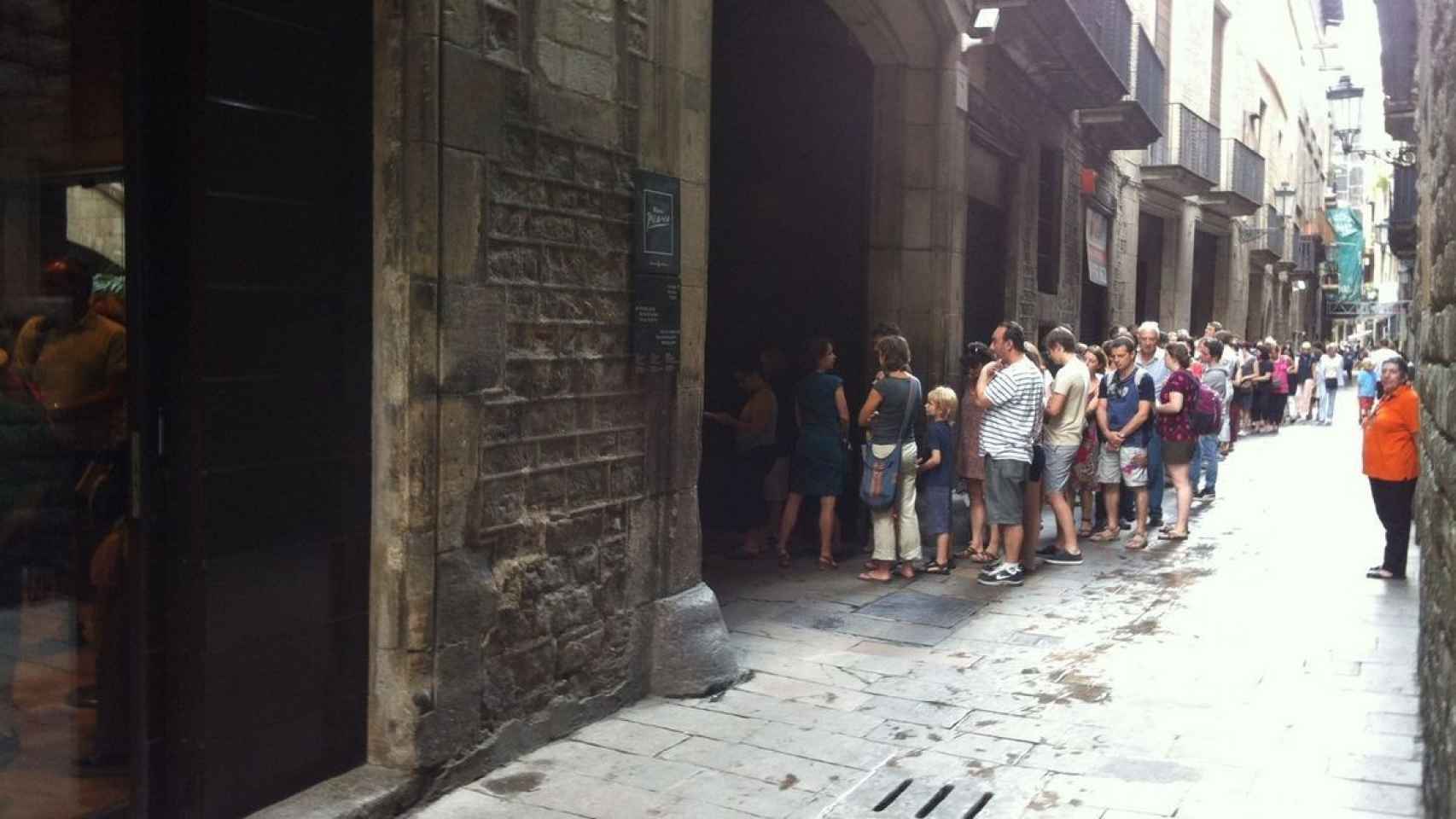 Colas en la entrada del Museo Picasso de Barcelona, imagen de archivo