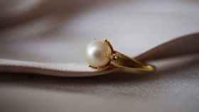 Un anillo de oro, parecido al que se llevaron los ladrones / PIXABAY