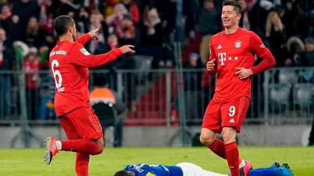 Robert Lewandowski y Thiago Alcántara, celebrando un gol con el Bayern / EFE