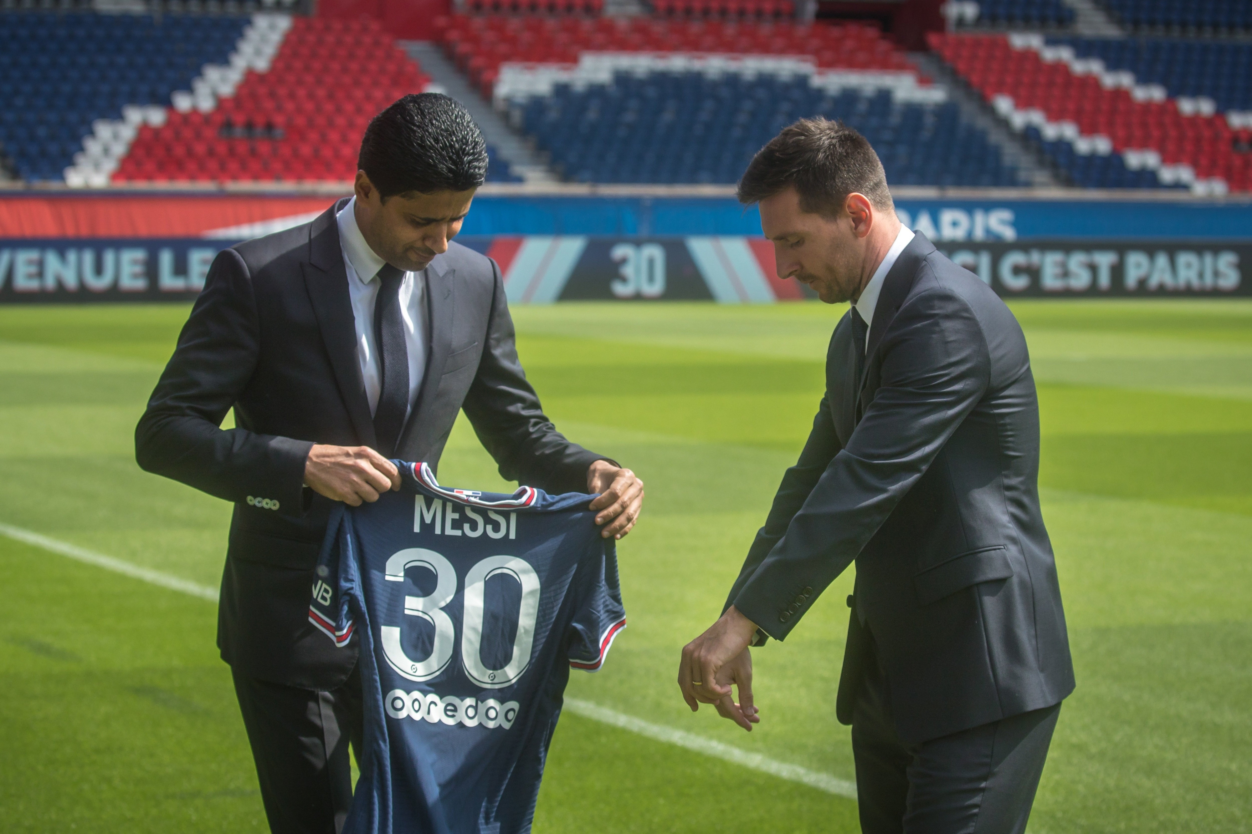 Al-Khelaifi y Messi presentado en el Parc des Princes / EFE