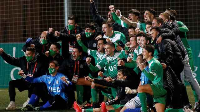 La UE Cornellà celebrando el pase a dieciseisavos frente al Atlético de Madrid / EFE