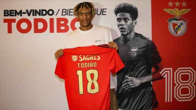 Jean Clair Todibo en su presentación con el Benfica / EFE