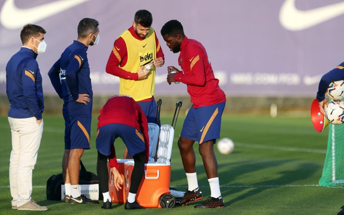 Umtiti y Piqué en un entrenamiento con el Barça de Koeman / FC Barcelona