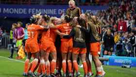 Las jugadoras de la selección holandesas celebran la clasificación a la final del Mundial de Francia / EFE