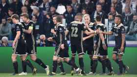 Los jugadores del Ajax celebrando el primer gol del encuentro / EFE
