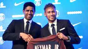 Nasser Al Khelaifi y Neymar, en la presentación del brasileño como nuevo jugador del PSG / EFE