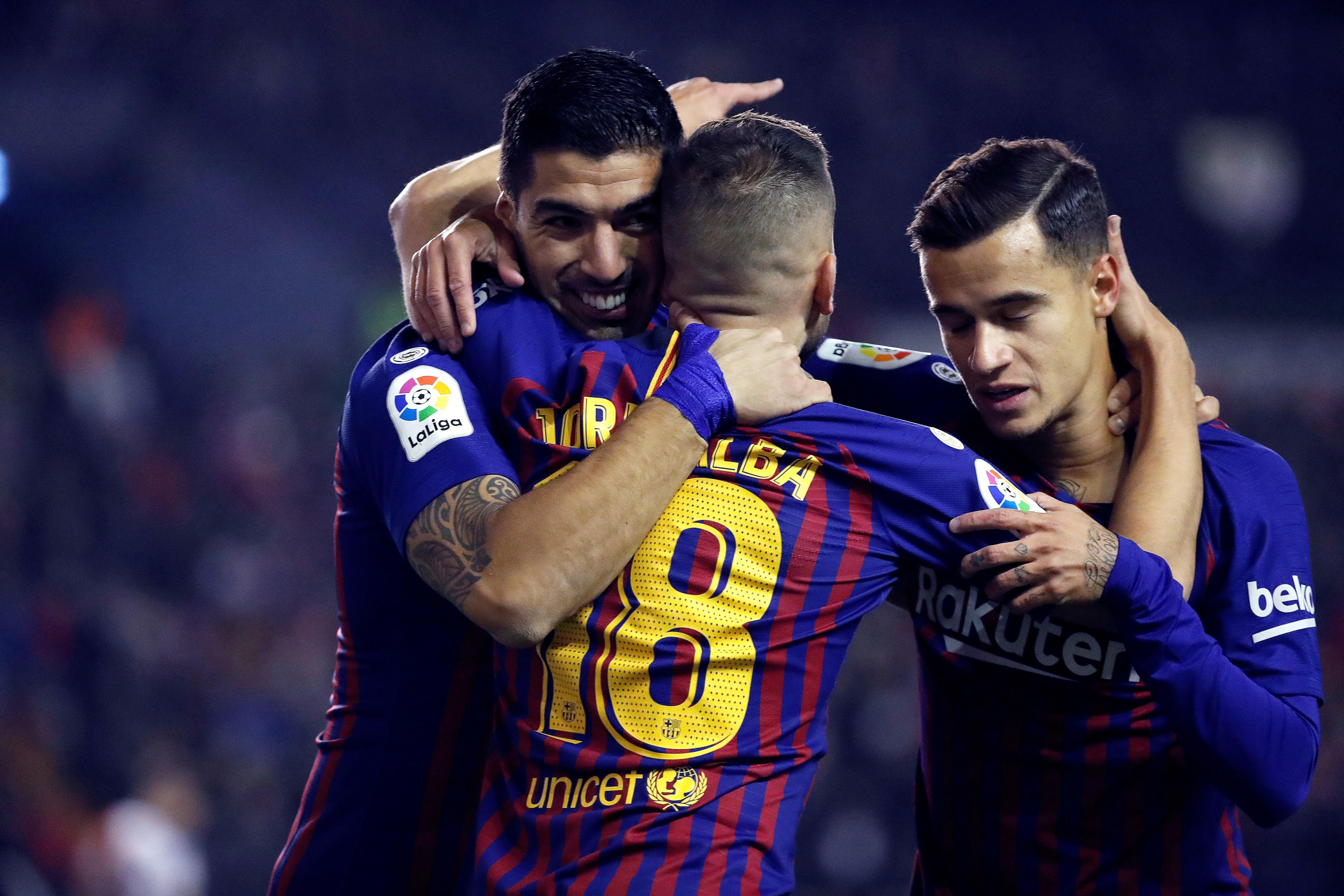 Coutinho, Luis Suárz y Jordi Alba hacen enloquecer a la afición del Barça / EFE