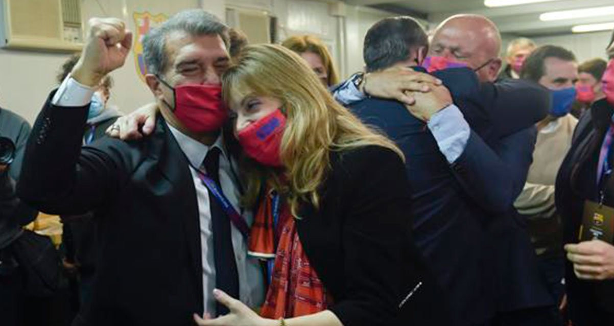 Joan Laporta se abraza con Manana Giorgadze el día que ganó las elecciones / ESTIMEM EL BARÇA
