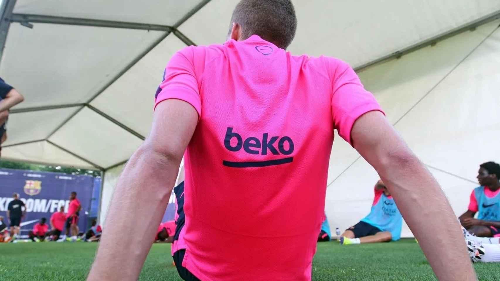 La publicidad de Beko luciendo en el dorso de una camiseta de entrenamiento del Barça / FC Barcelona