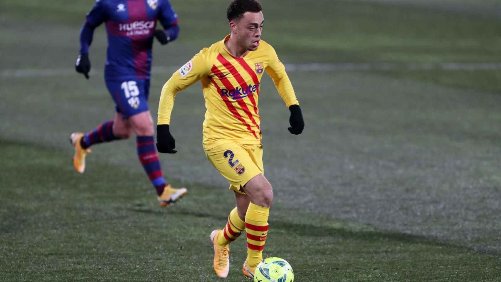 Sergiño Dest ante el Huesca / FC BARCELONA