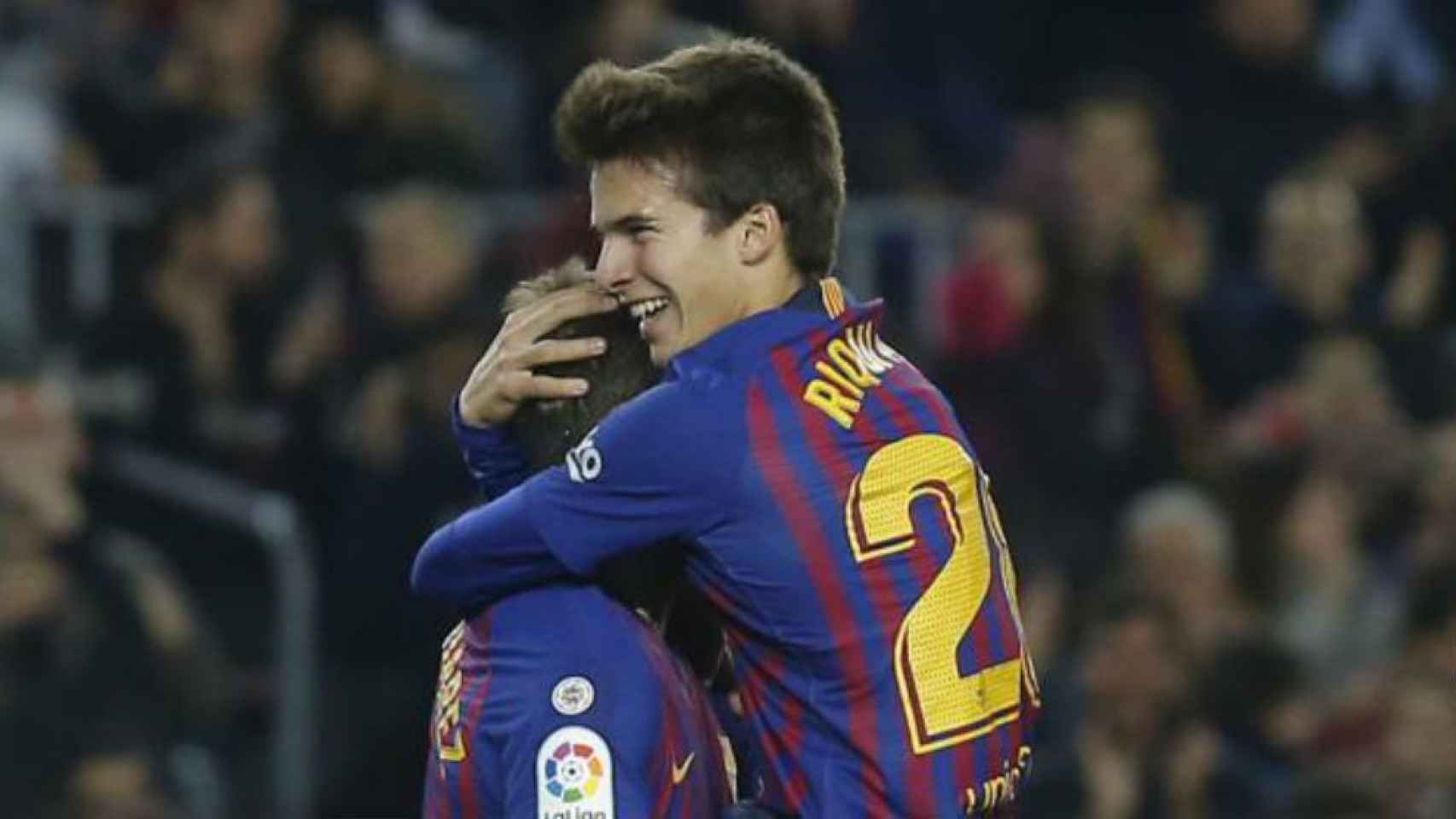Riqui Puig celebrando un gol con el Barça / EFE