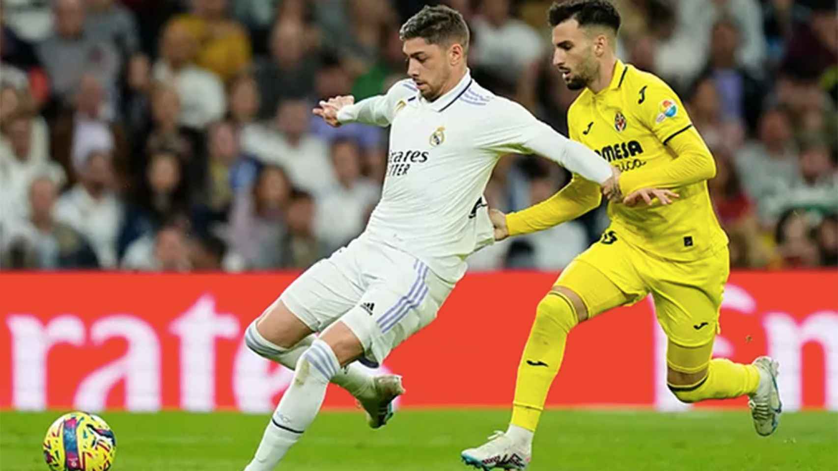 Álex Baena y Fede Valverde durante el Real Madrid-Villarreal
