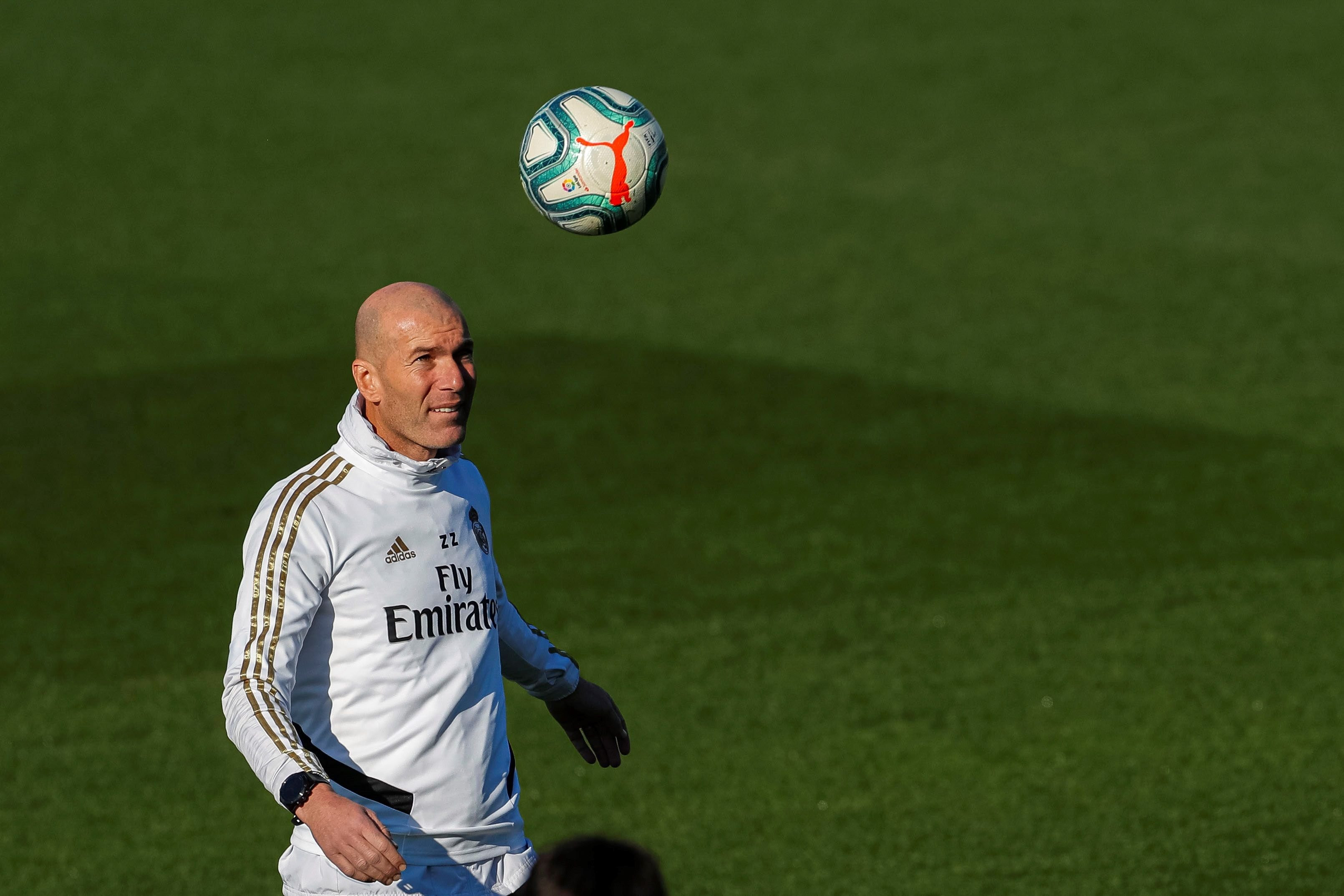 Zidane, en un entrenamiento con el Real Madrid | EFE