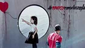 Recreación de una obra de Banksy del artista muralista Mateo Lara / CG