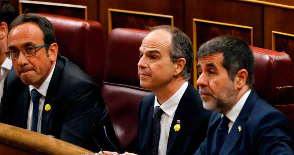 Josep Rull (i), Jordi Turull (c) y Jordi Sànchez (d) en el Congreso de los Diputados / EFE