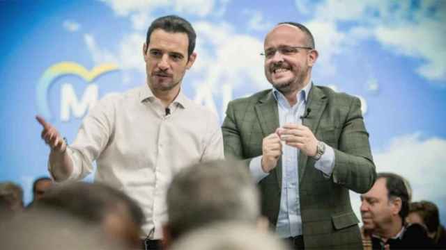 Manuel Reyes, presidente del PP de Barcelona (d), y el líder del PPC, Alejandro Fernández / CG