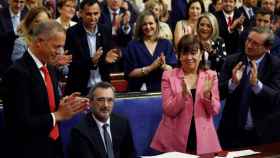 Los senadores socialistas aplauden al nuevo presidente del Senado, Manuel Cruz / EFE