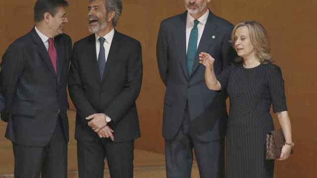 Gemma Espinosa, mujer del juez Llarena junto a Felipe VI en L'Auditori de Barcelona / EFE