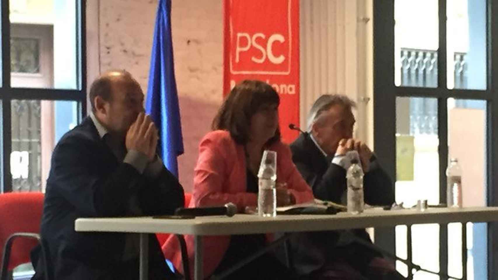 Carles Ruiz (I), Cristina Narbona (c) y Manuel Escudero (d), en la presentación del programa económico del candidato a la secretaría general del PSOE, Pedro Sánchez / CG