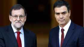 El presidente en funciones, Mariano Rajoy, y el líder del PSOE, Pedro Sánchez, en una imagen de archivo. / EFE