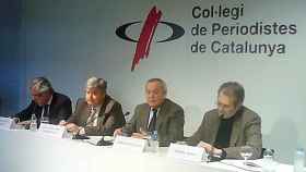 Miguel Ángel Aguilar, Guillem López Casasnovas, Carlos Solchaga y Andreu Missé, durante el debate de este miércoles en el Colegio de Periodistas de Cataluña