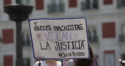Pancarta contra la sentencia de 'La Manada' / EUROPA PRESS