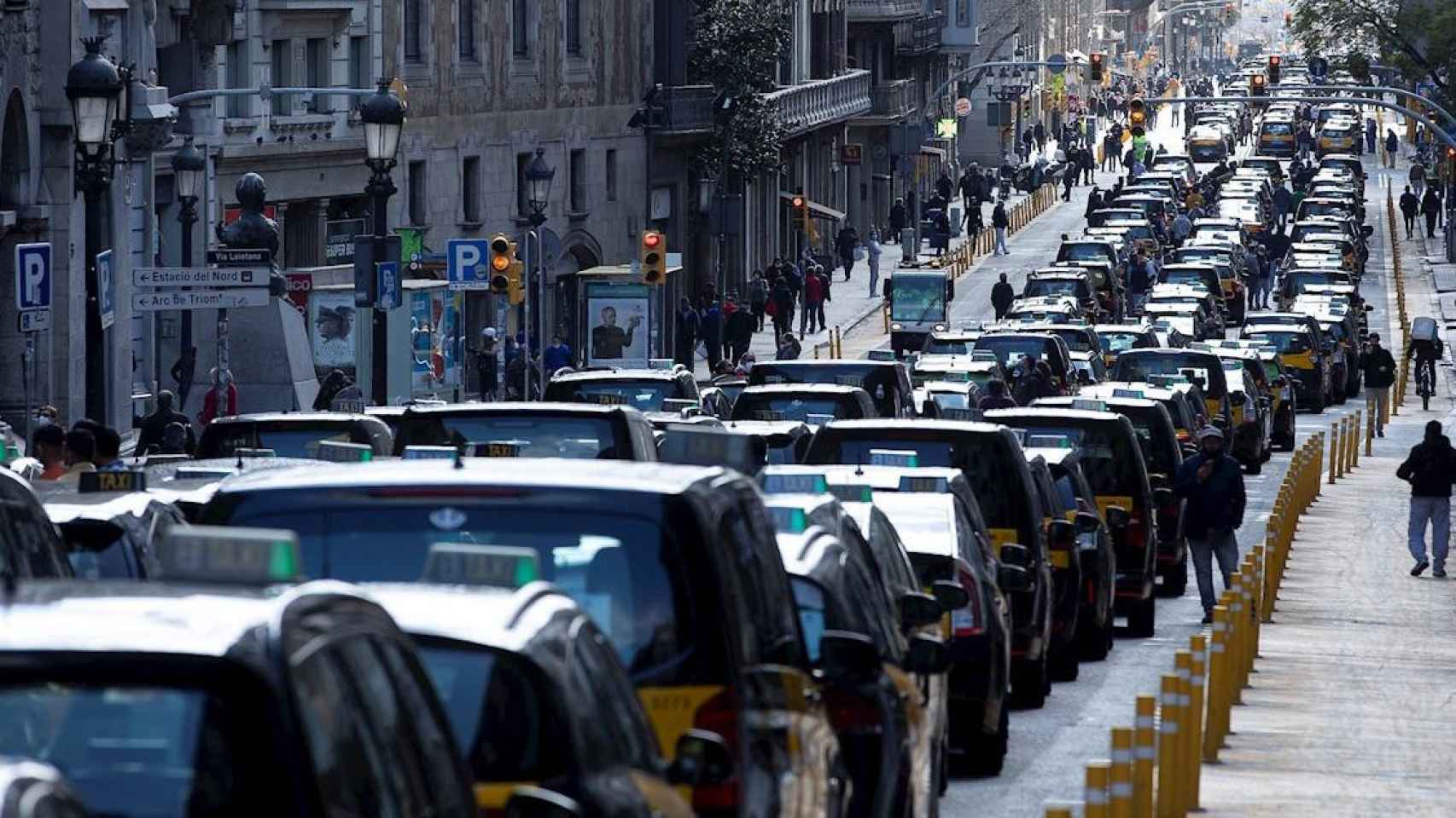 Marcha lenta del sector del taxi en Barcelona en una protesta anterior