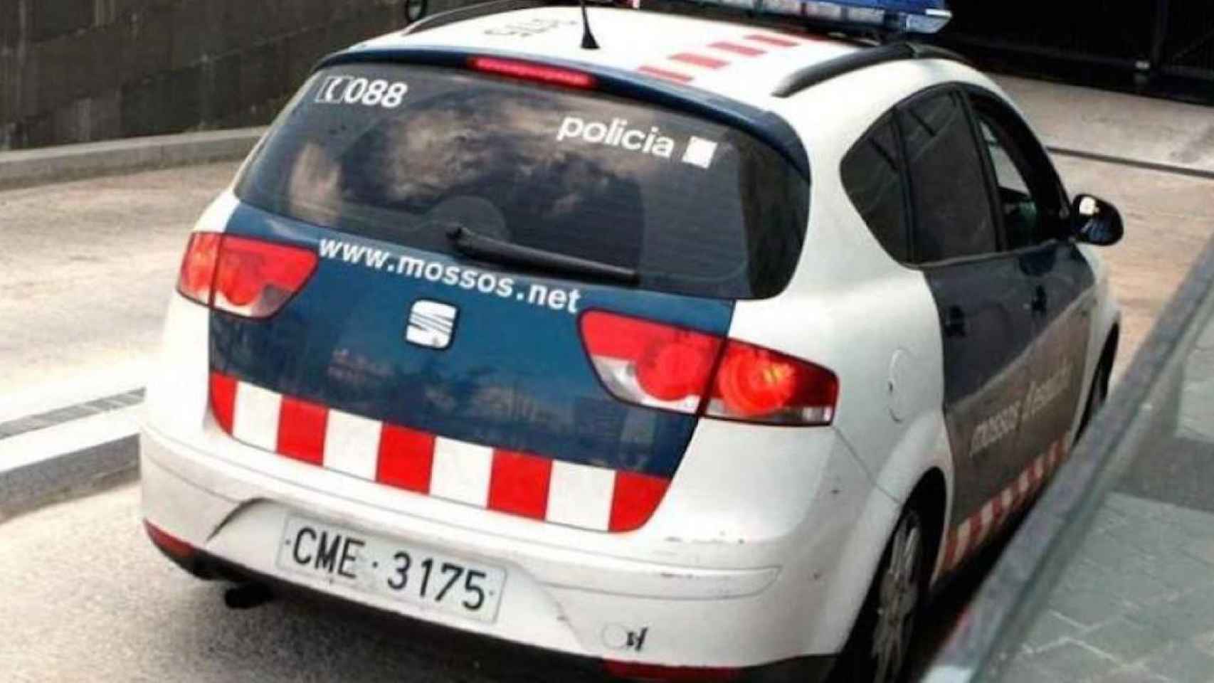 Vehículo de los Mossos d'Esquadra, que han detenido a un joven por presuntos abusos sexuales a dos menores en la Seu d'Urgell / MOSSOS