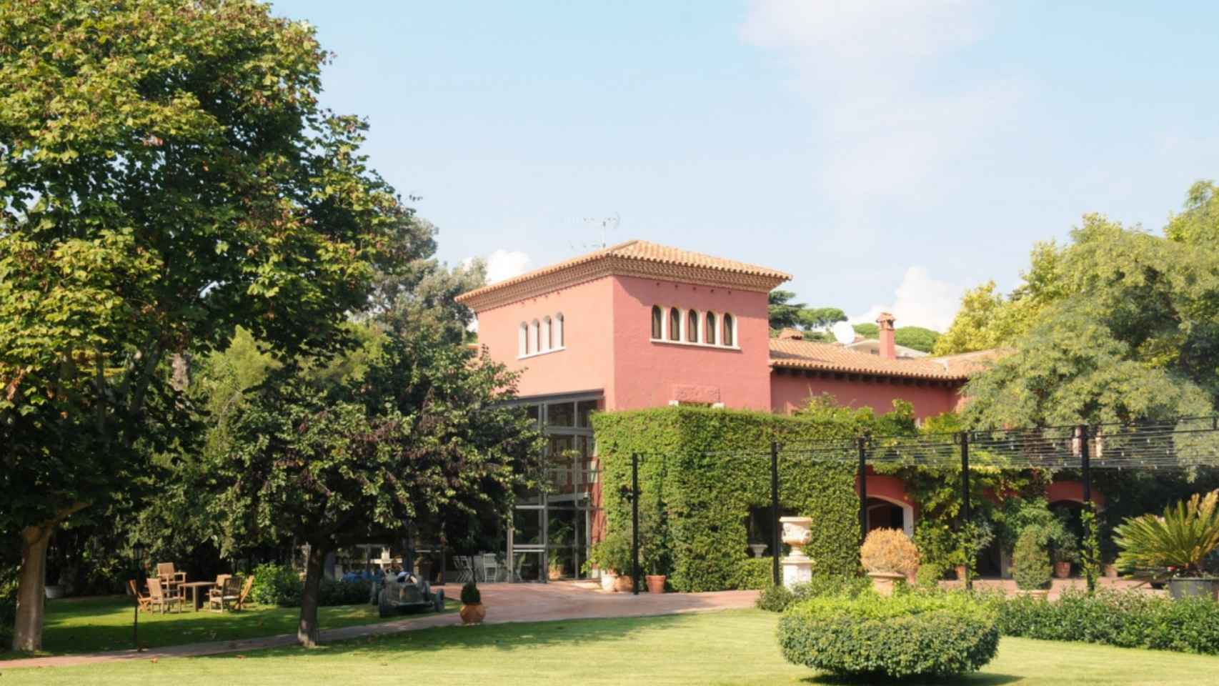 Exterior de Villa Bugatti, masía de lujo que se habría utilizado para el desvío de fondos públicos, según la Guardia Civil / VILLA BUGATTI
