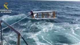 Rescatan un hombre tras volcar su catamarán en Vilassar / GUARDIA CIVIL