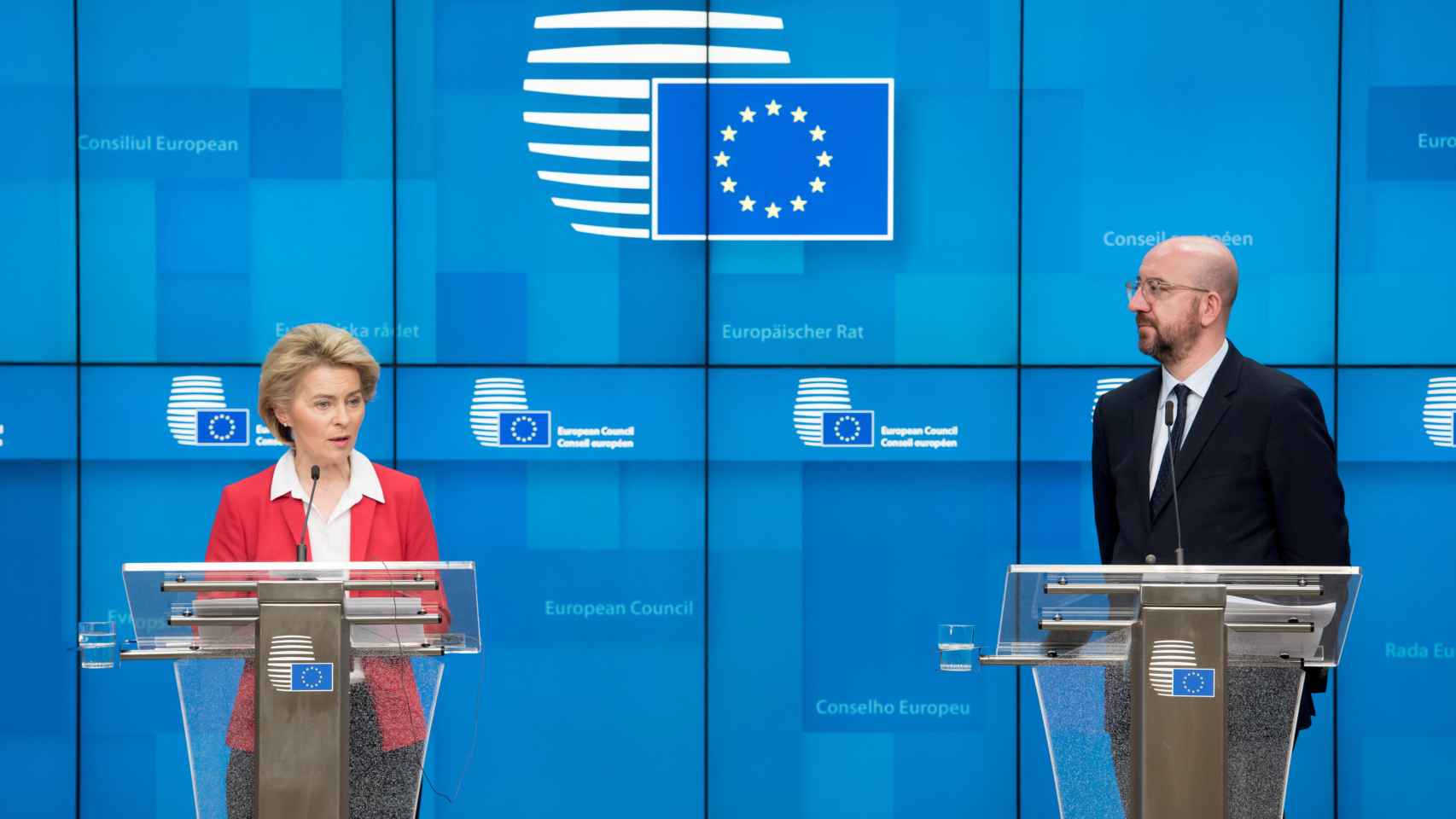 La presidenta de la Comisión Europea, Ursula von der Leyen (izq.), y el presidente del Consejo europeo, Charles Michel, trabajan en el plan de reconstrucción / EP
