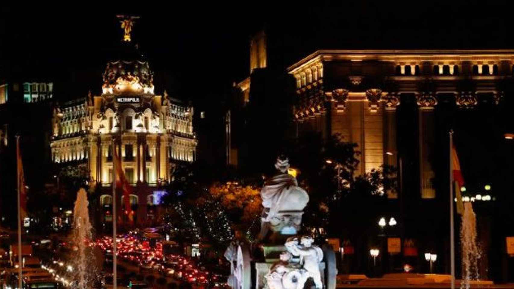 La Gran Vía de Madrid iluminada por las luces de Navidad / EFE