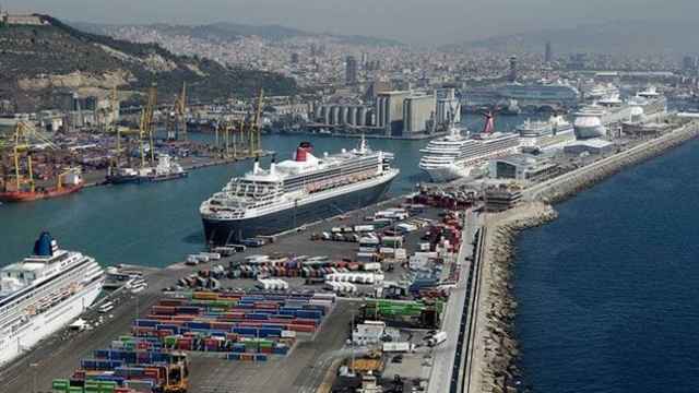 Varios cruceros amarrados en el puerto de Barcelona / CG