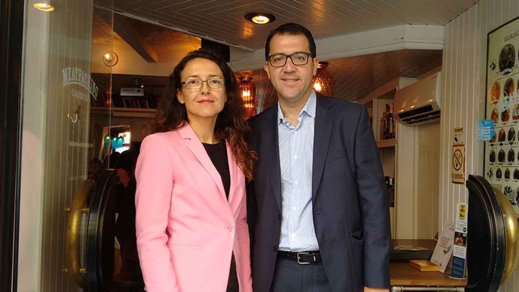 La directora de Alianzas de Salesforce Iberia, Ana Vertedor, y el director de la empresa en Cataluña, Fernando Ranz.