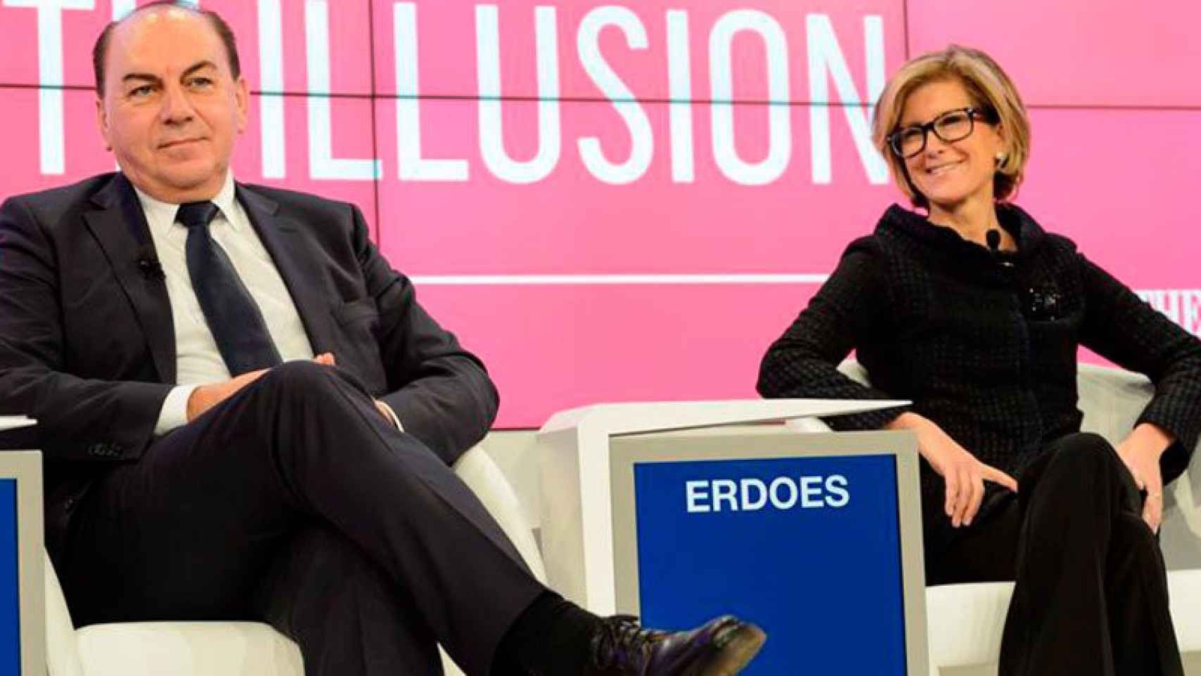 Axel Weber, presidente del banco suizo UBS, y Mary Callahan Erdoes, consejera delegada de J. P. Morgan Asset Management, durante su intervención en el Foro de Davos.