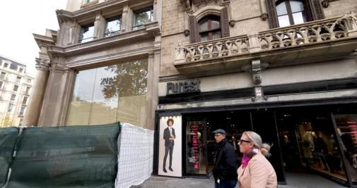 Tienda de Furest al lado del Zara del paseo de Gràcia de Barcelona / LENA PRIETO