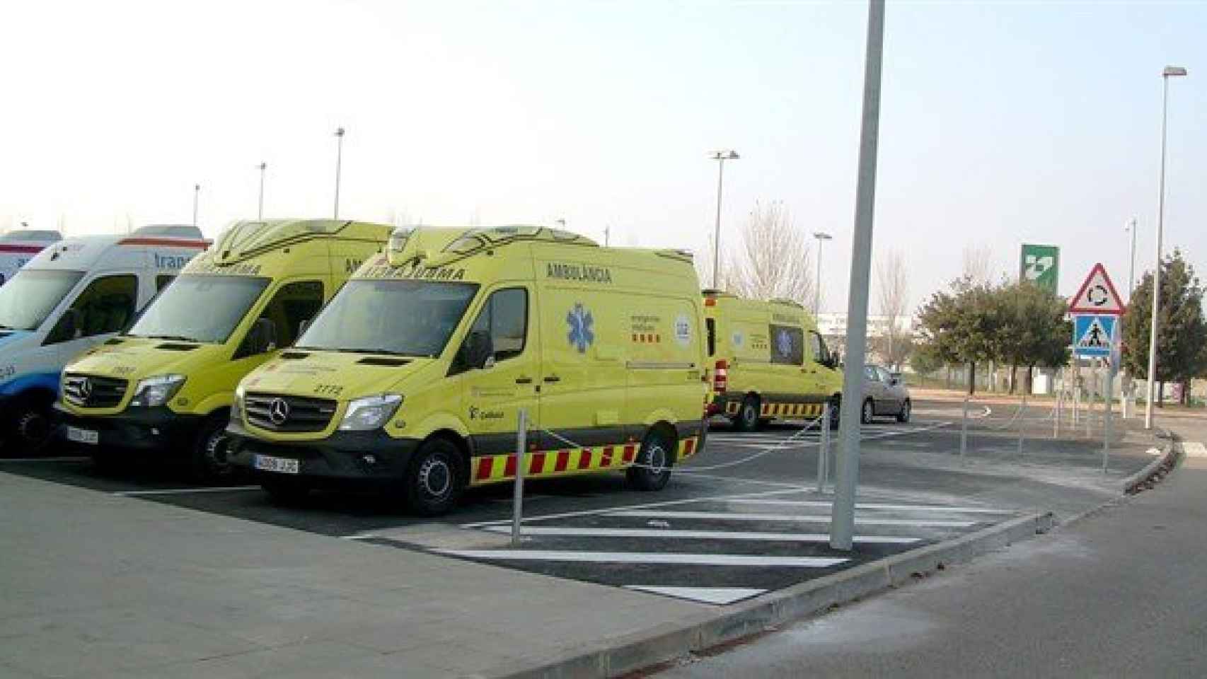 Los servicios sanitarios atendieron al herido en una terraza de Lleida / EP