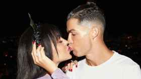 Georgina Rodríguez besa a Cristiano Ronaldo