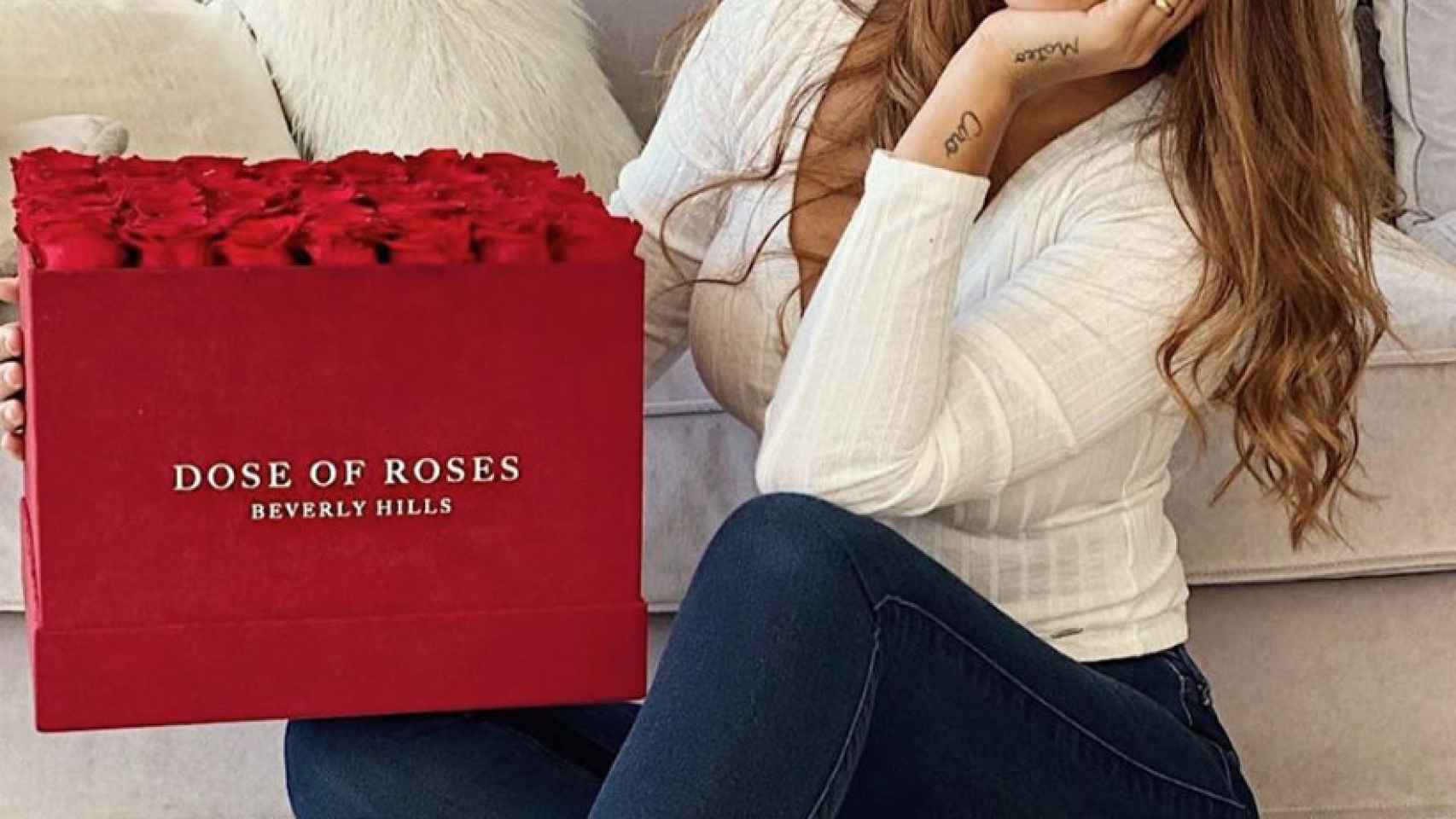Antonella Roccuzzo con su caja de rosas rojas / Redes