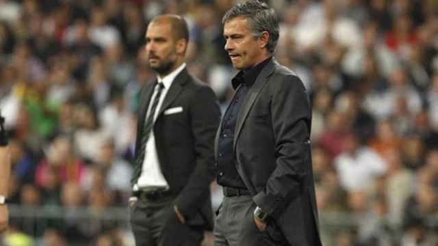 Mourinho y Guardiola, en un partido entre el Real Madrid y el Barça / EFE