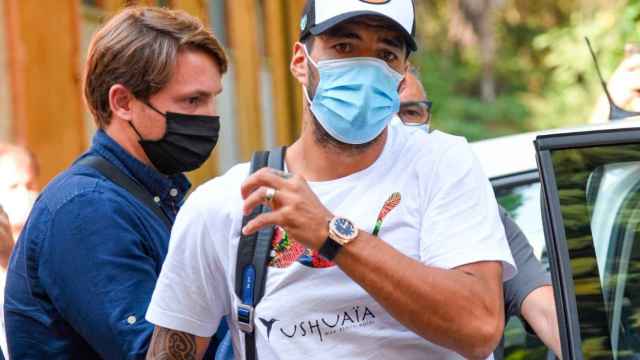 Luis Suárez en su llegada a Perugia / EFE