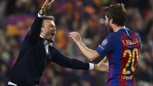 Sergi Roberto y Luis Enrique celebran la remontada al PSG / EFE