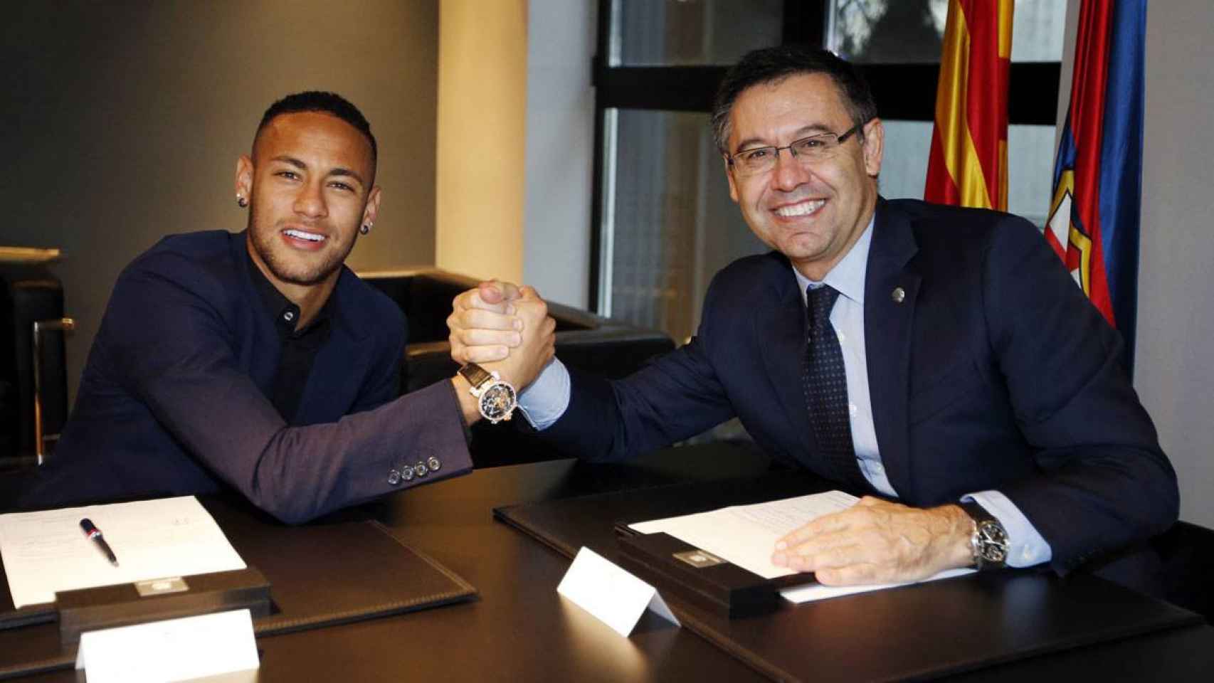 Neymar y Bartomeu en la renovación de su contrato / EFE