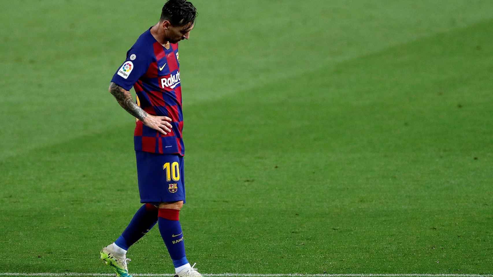 Leo Messi, cabizbajo tras la derrota contra Osasuna | EFE