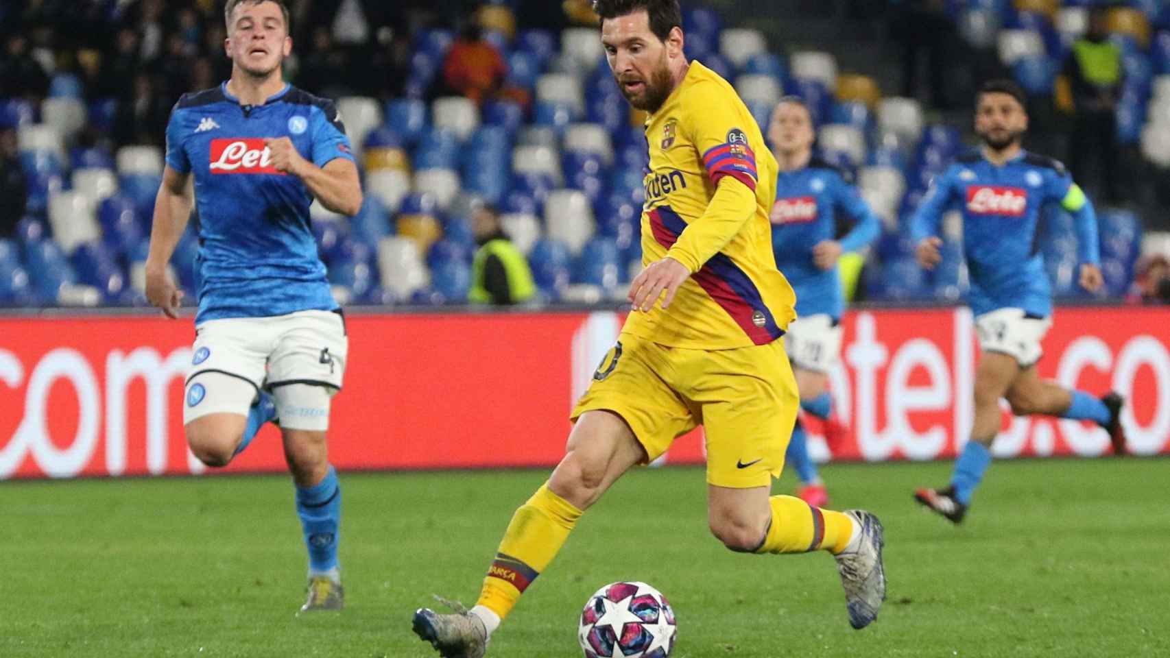 Leo Messi en el partido contra el Nápoles EFE