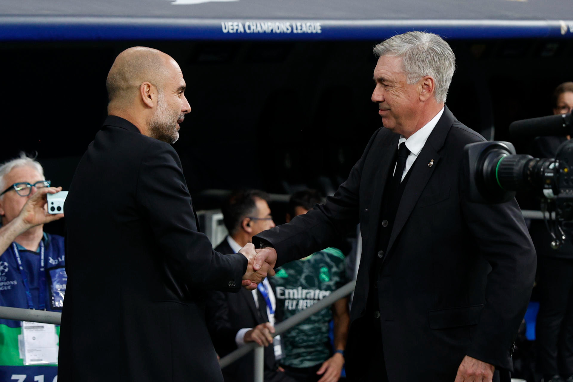 Pep Guardiola y Carlo Ancelotti se saludan antes del Real Madrid-ManchesterCity / EFE