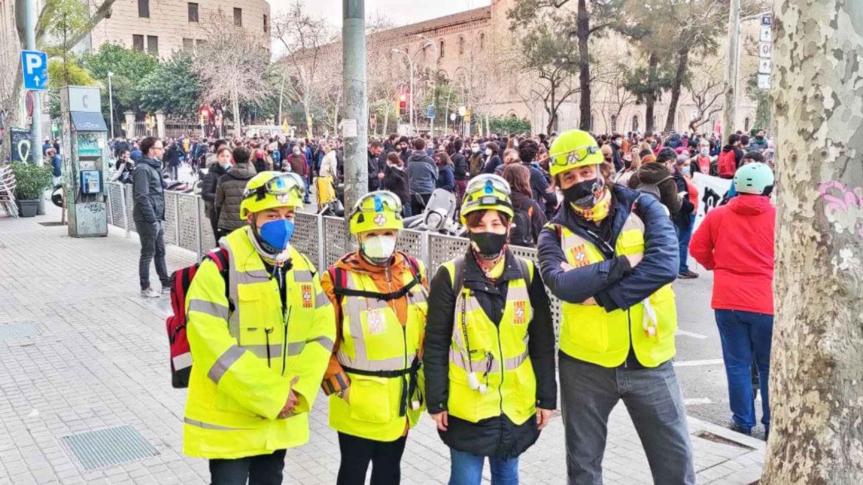 Los sanitarios independentistas, voluntarios que ofrecen primeros auxilios en las protestas / TWITTER