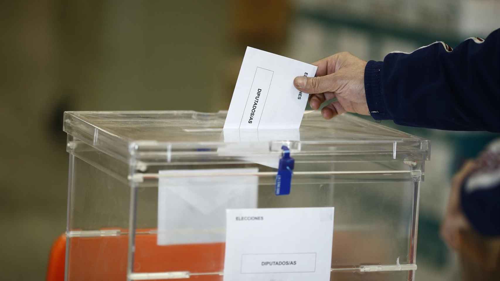 El Govern formaliza la compra de papeletas para unas elecciones autonómicas en Cataluña